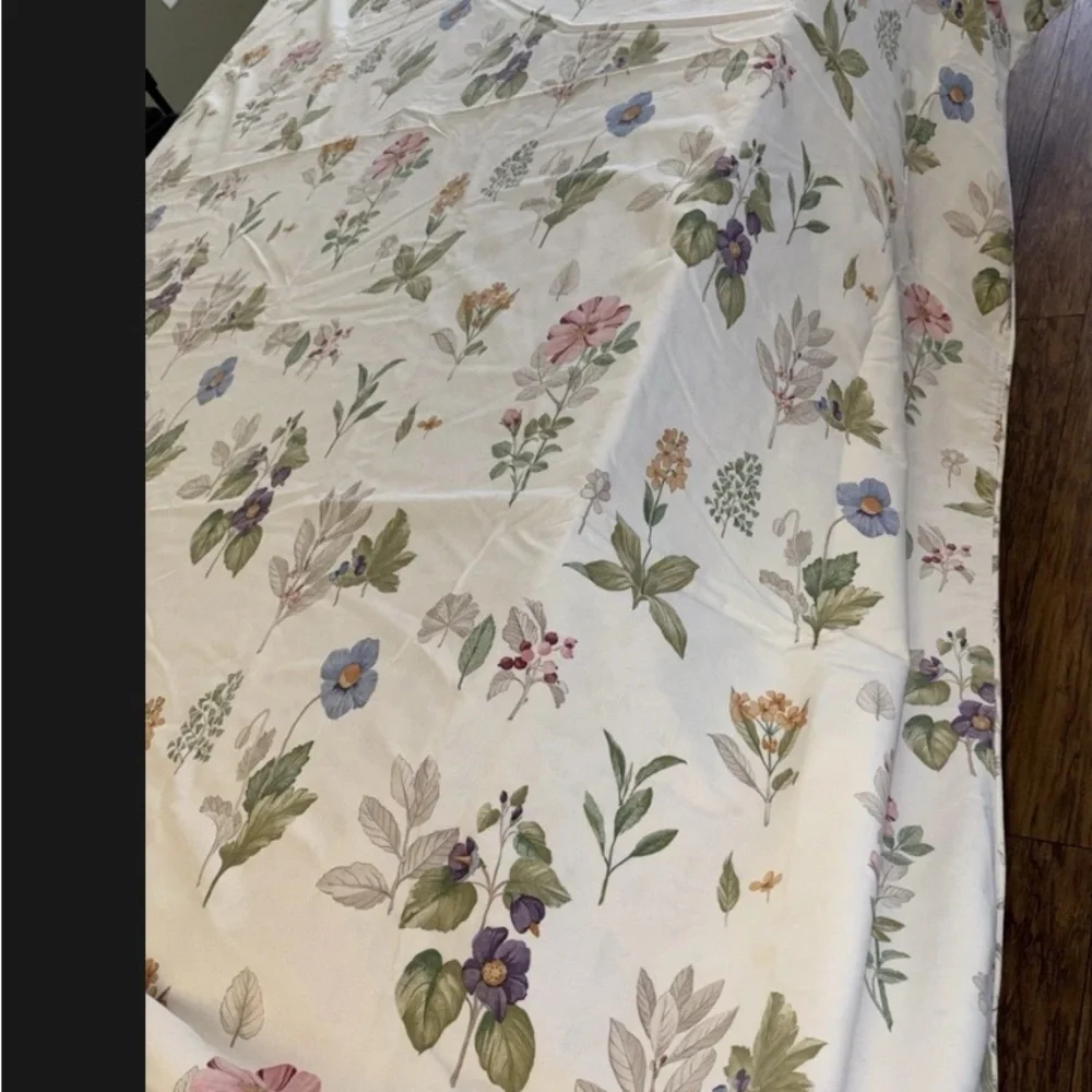 Longaberger Cream Floral quilt. Queen size